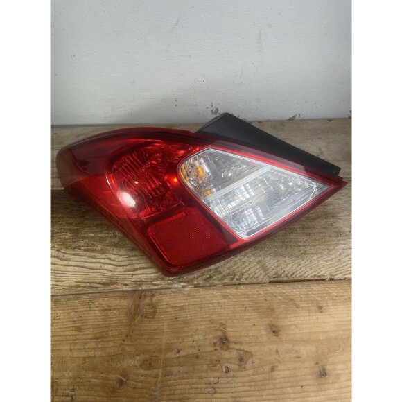 OEM Driver Halogen VERSA 12-19 NISSAN Outer Tail Lights 265553AN0A Left & Right - Picture 2 of 16